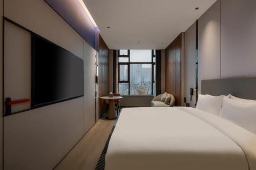 618790819 Holiday Inn Express Chongqing Nanbin Road by IHG