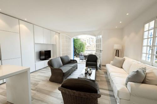 Charming House for Rent in Port Grimaud with Wi-Fi and Private Mooring Charming House for Rent in Port Grimaud with Wi-Fi and Private Mooring