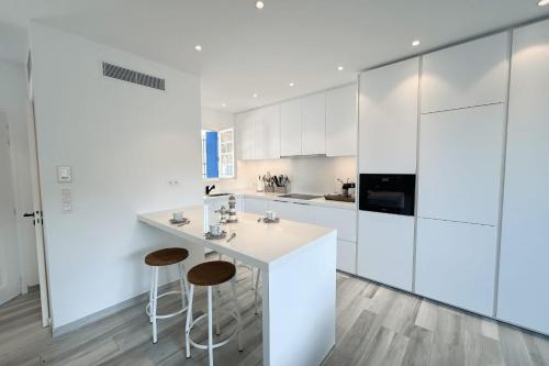 Charming House for Rent in Port Grimaud with Wi-Fi and Private Mooring Charming House for Rent in Port Grimaud with Wi-Fi and Private Mooring