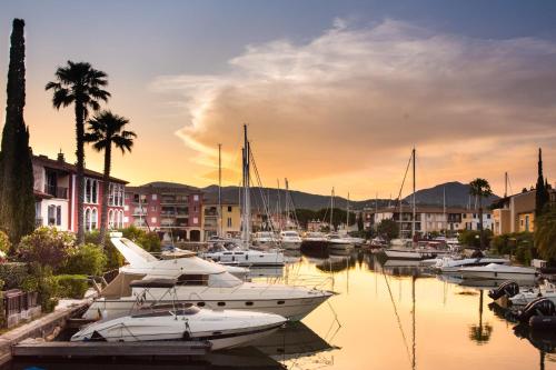 Charming House for Rent in Port Grimaud with Wi-Fi and Private Mooring Charming House for Rent in Port Grimaud with Wi-Fi and Private Mooring