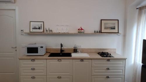  Casa Renova, intero appartamento, 2 camere, max 4 ospiti, Trieste zona storica in Triest