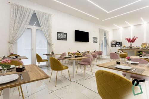 Restaurant, Hotiday Room Collection - Napoli Sant'Arcangelo near Centro Storico