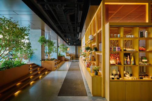 gedeelde lounge/tv-ruimte, OMO5 Kumamoto by Hoshino Resorts near Soseki Natsume Uchitsuboi Old House