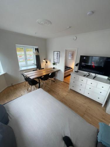  Central Apt w Parking possibility, Netflix & Near Attractions in Aarhus