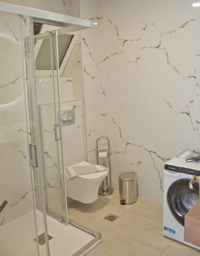 Danaos Hotel - image 2