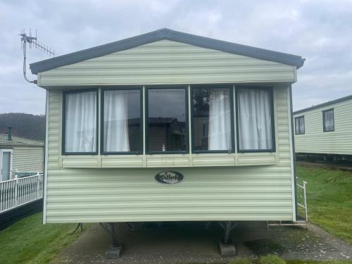 Seafront Cozy Static Caravan with Sea Vievs