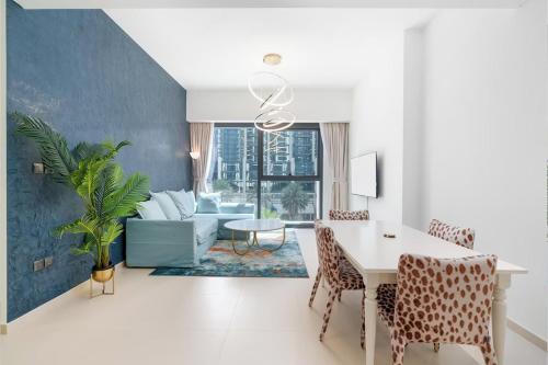 HomesGetaway -Lavish 1BR in ACT One Downtown Dubai - image 7