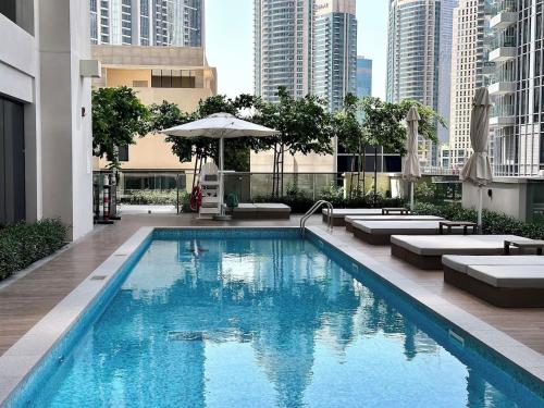 HomesGetaway -Lavish 1BR in ACT One Downtown Dubai - image 11