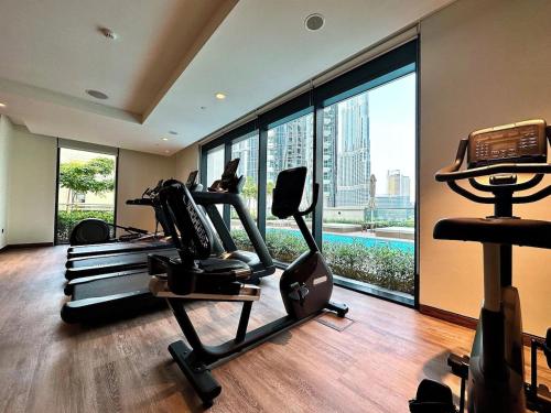 HomesGetaway -Lavish 1BR in ACT One Downtown Dubai - image 5
