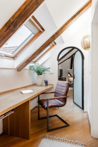 Luxury Retreat Apartments near Charles Bridge by EasyBNB Premium, Praga (foto 6)