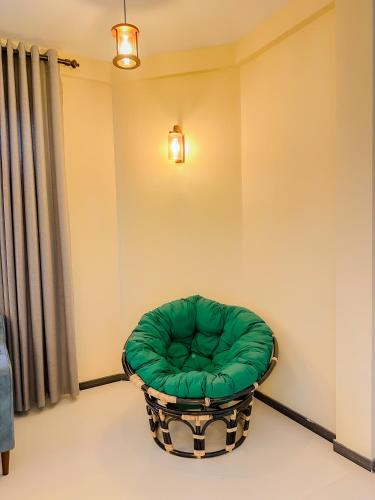 Large Twin Room image 8