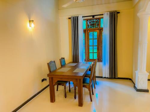 Two-Bedroom Deluxe Apartment image 5