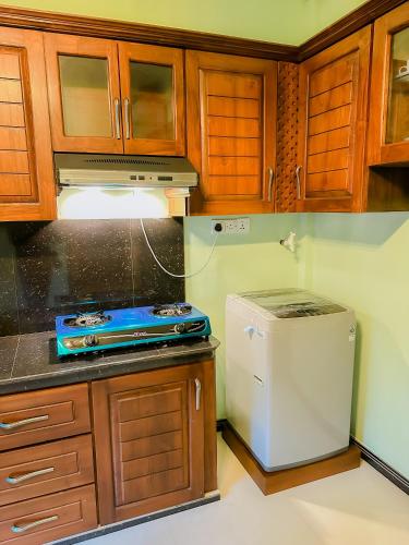 Deluxe Double Room with Balcony image 6
