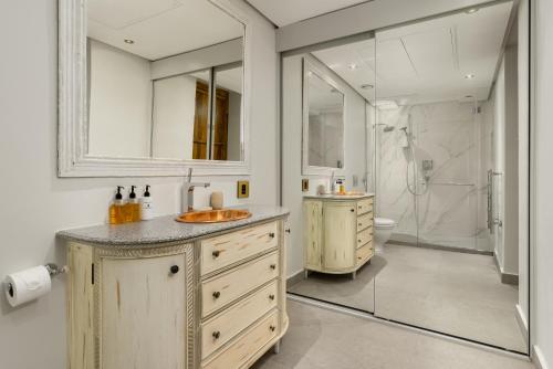 Luxury V&A Penthouse - 360 Views - Pool & Gym