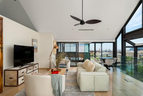 Luxury V&A Penthouse - 360 Views - Pool & Gym