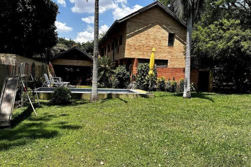 Fina residencia con chimenea en Lambaré · Nemby
