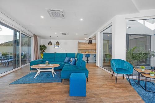 gedeelde lounge/tv-ruimte, Villa Pinus - Private Pool, Jacuzzi, Game Room in Cervar-Porat