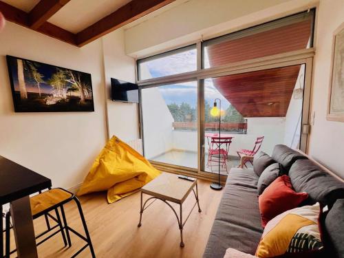 Apartment room in Appartement rénové 3 pièces à Quiberon avec piscine tennis et parking privé