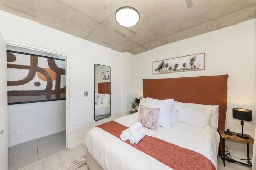 Contemporary 1BD Apartment Woodstock - image 5