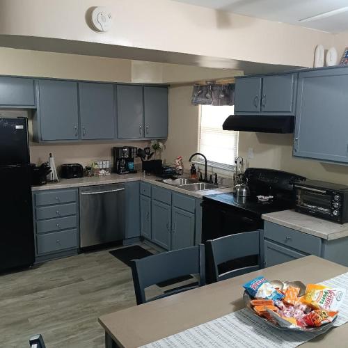 Konyha, Changing Places Executive Housing near Hinkle Fieldhouse