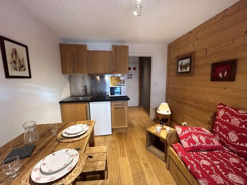 Studio cosy pour 2 personnes a Meribel, proche des pistes et commerces - FR-1-180-42 in Мерибел