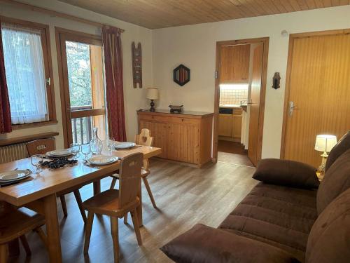 Appartement en montagne, 4 pers, proche des pistes et commerces, animaux acceptés, balcon, casier à skis - FR-1-180-73 - La Meribel