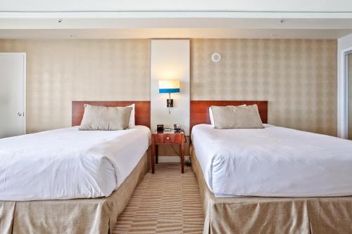 International Resort Deluxe 2 Queen Ocean Front in Sunny Isles Beach, USA