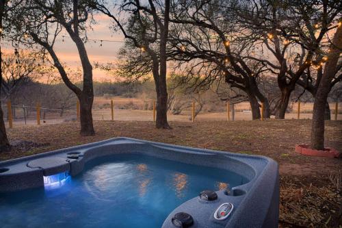 Riverview Ranch - Hot Tub Fire Pit & More in Stonewall (TX)