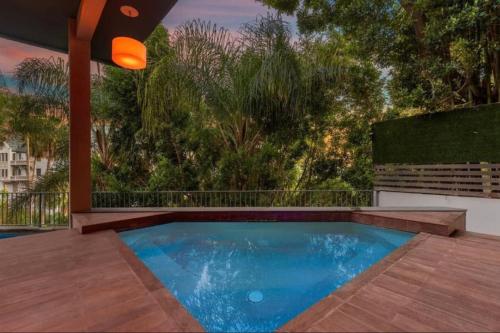 476 Modern living with Pool - sleeps 11 in Los Angeles, USA