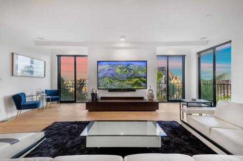 476 Modern living with Pool - sleeps 11 in Los Angeles, USA