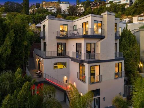 476 Modern living with Pool - sleeps 11 in Los Angeles, USA