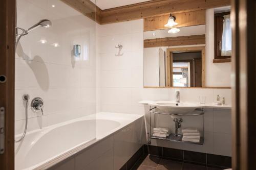 Post Alpina - Family Mountain Chalets - image 10