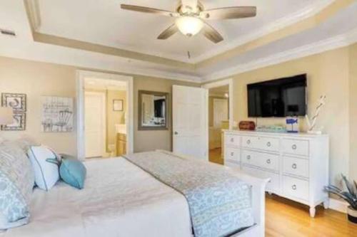 Downtown Tybee-Brass Rail-3 bed-2 covered parking Downtown Tybee-Brass Rail-3 bed-2 covered parking