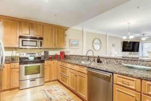 Downtown Tybee-Brass Rail-3 bed-2 covered parking Downtown Tybee-Brass Rail-3 bed-2 covered parking