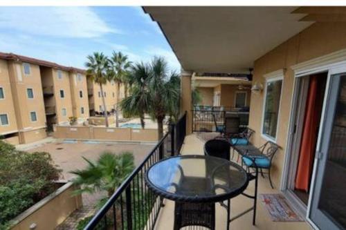 Downtown Tybee-Brass Rail-3 bed-2 covered parking Downtown Tybee-Brass Rail-3 bed-2 covered parking