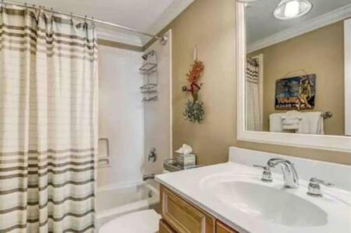 Downtown Tybee-Brass Rail-3 bed-2 covered parking Downtown Tybee-Brass Rail-3 bed-2 covered parking