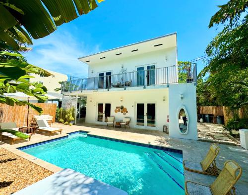 Islands Inn on the Drive - Aqua Serenity Suite - King Bed - A4 in Fort Lauderdale, USA