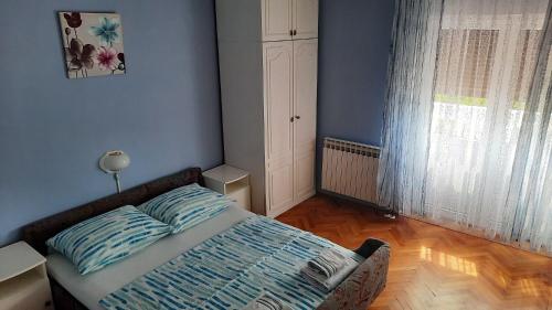 Apartments Ankica - pool & garden - image 5