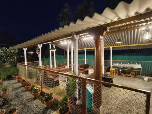 Lake Flower Homestay in ไคมารา