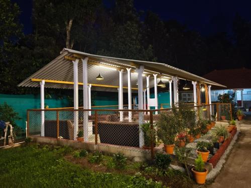 Lake Flower Homestay in ไคมารา