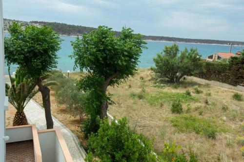 Apartments Frane-20m from beach - image 2