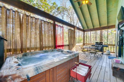 Hot Tub and Fire Pit Studio Cabin in Broken Bow! in Stephens Gap, USA