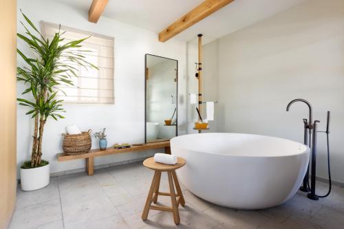 Badkamer, Pacific Edge Hotel in Laguna Beach (CA)