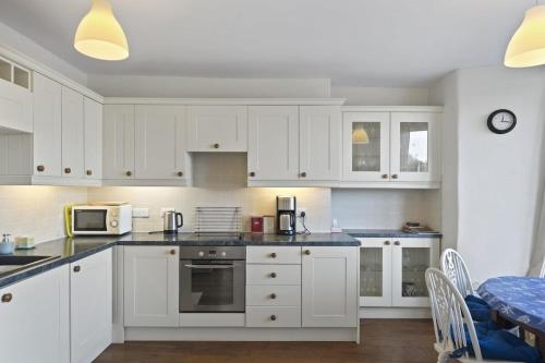 Apartment Sea Views & Terrace on Waters Edge Apartment Sea Views & Terrace on Waters Edge