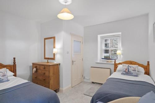 Apartment Sea Views & Terrace on Waters Edge Apartment Sea Views & Terrace on Waters Edge