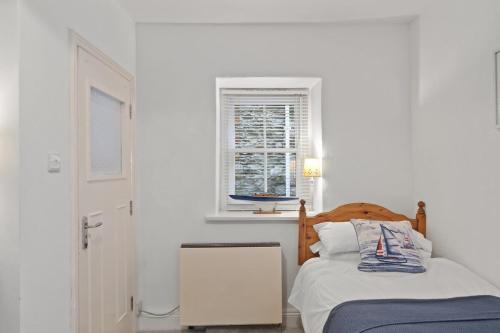 Apartment Sea Views & Terrace on Waters Edge Apartment Sea Views & Terrace on Waters Edge