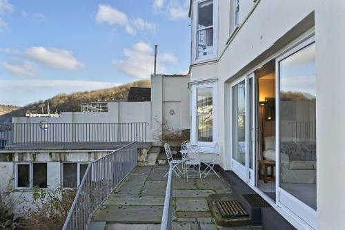 Apartment Sea Views & Terrace on Waters Edge Apartment Sea Views & Terrace on Waters Edge