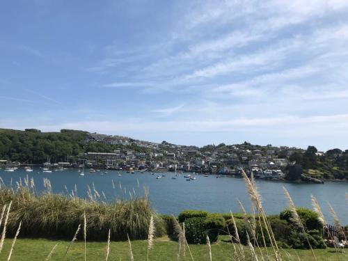 Apartment Sea Views & Terrace on Waters Edge Apartment Sea Views & Terrace on Waters Edge