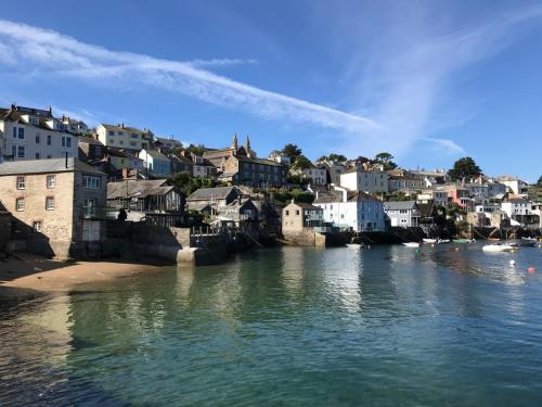 Apartment Sea Views & Terrace on Waters Edge Apartment Sea Views & Terrace on Waters Edge