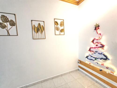 GOLDEN HOUSE ,1min to aeon, 7min to zoo,8min to lake gardens GOLDEN HOUSE ,1min to aeon, 7min to zoo,8min to lake gardens